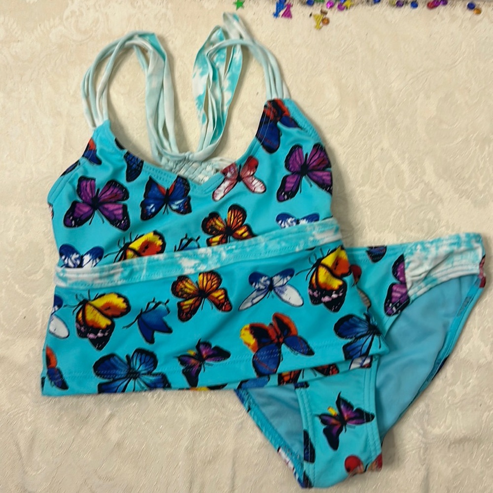 Little girls, two piece butterfly print size 5